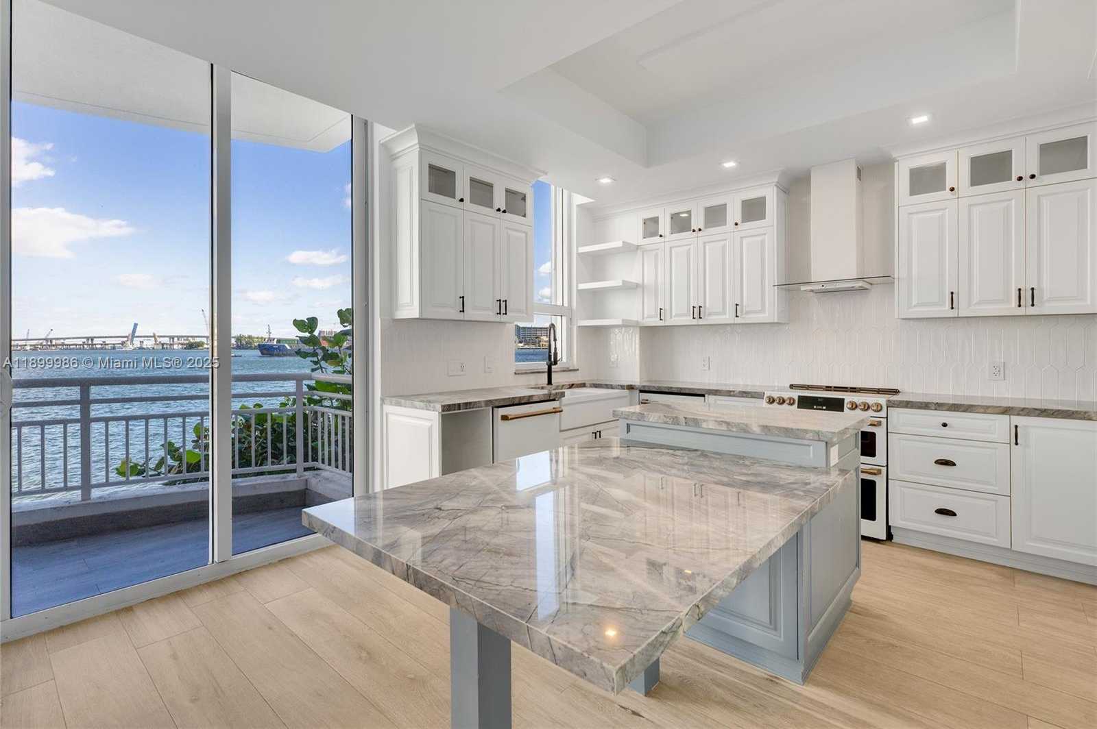 Small Image of 848 BRICKELL KEY DR #204, Miami Number 16