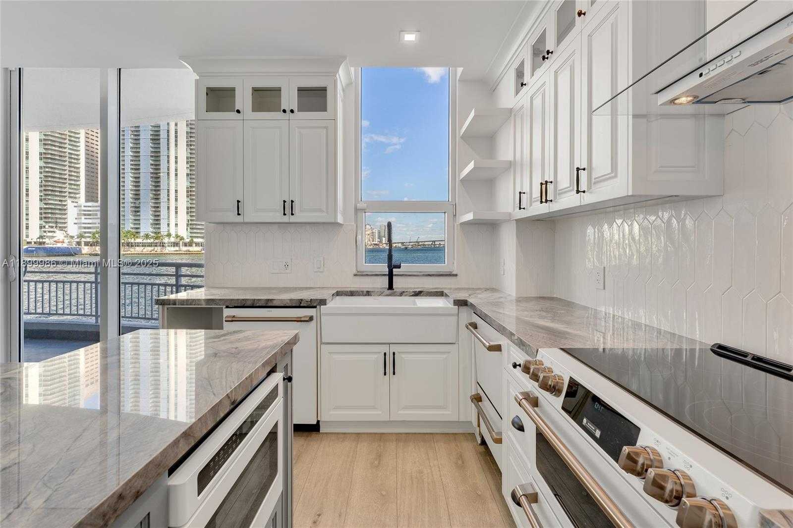 Small Image of 848 BRICKELL KEY DR #204, Miami Number 18