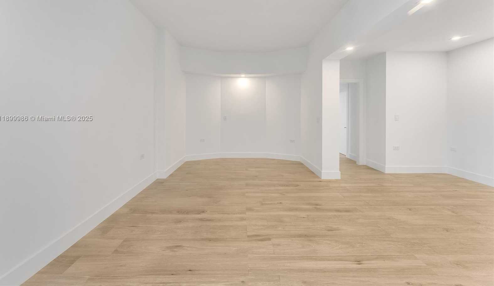 Small Image of 848 BRICKELL KEY DR #204, Miami Number 20