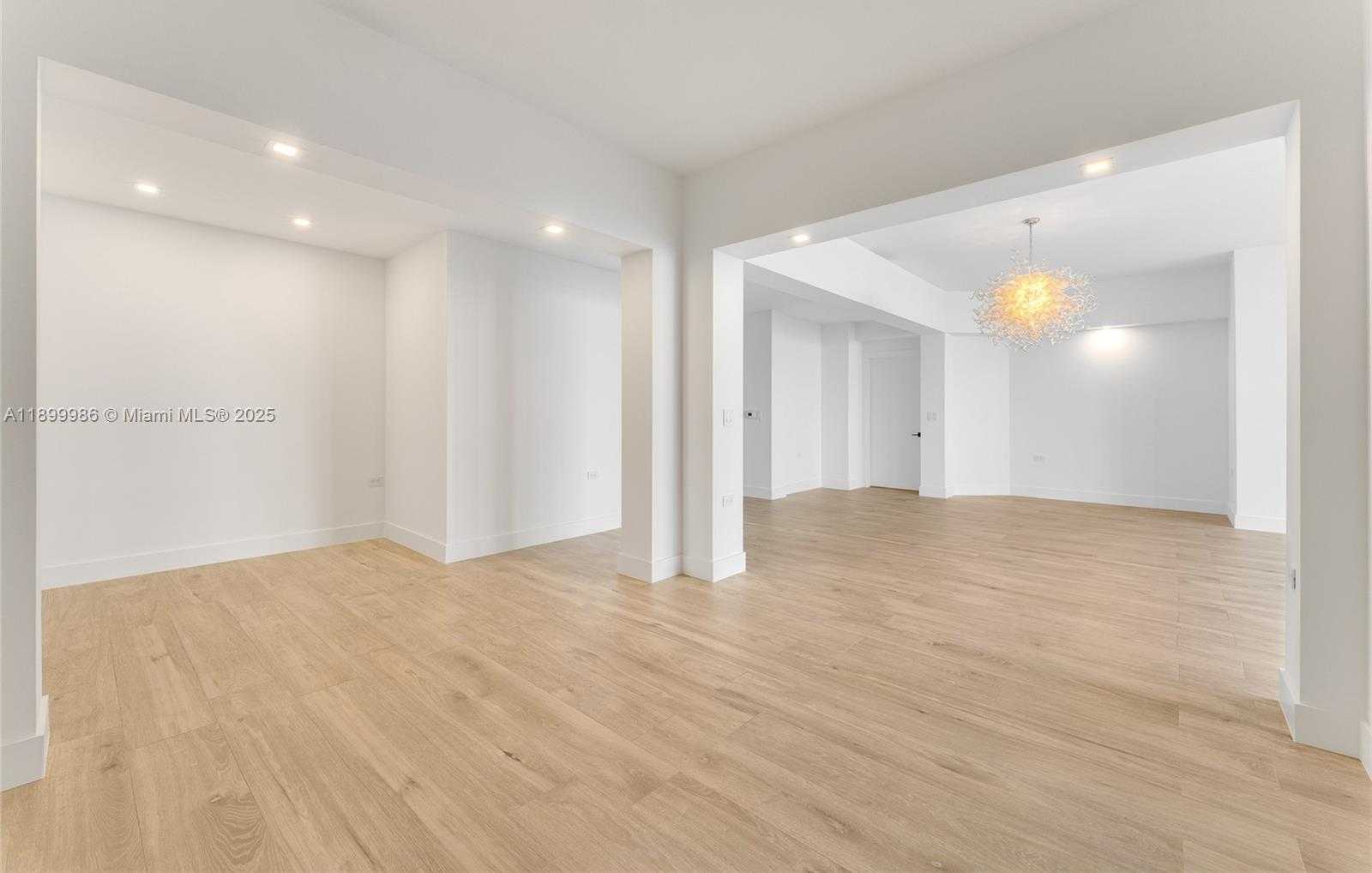 Small Image of 848 BRICKELL KEY DR #204, Miami Number 21