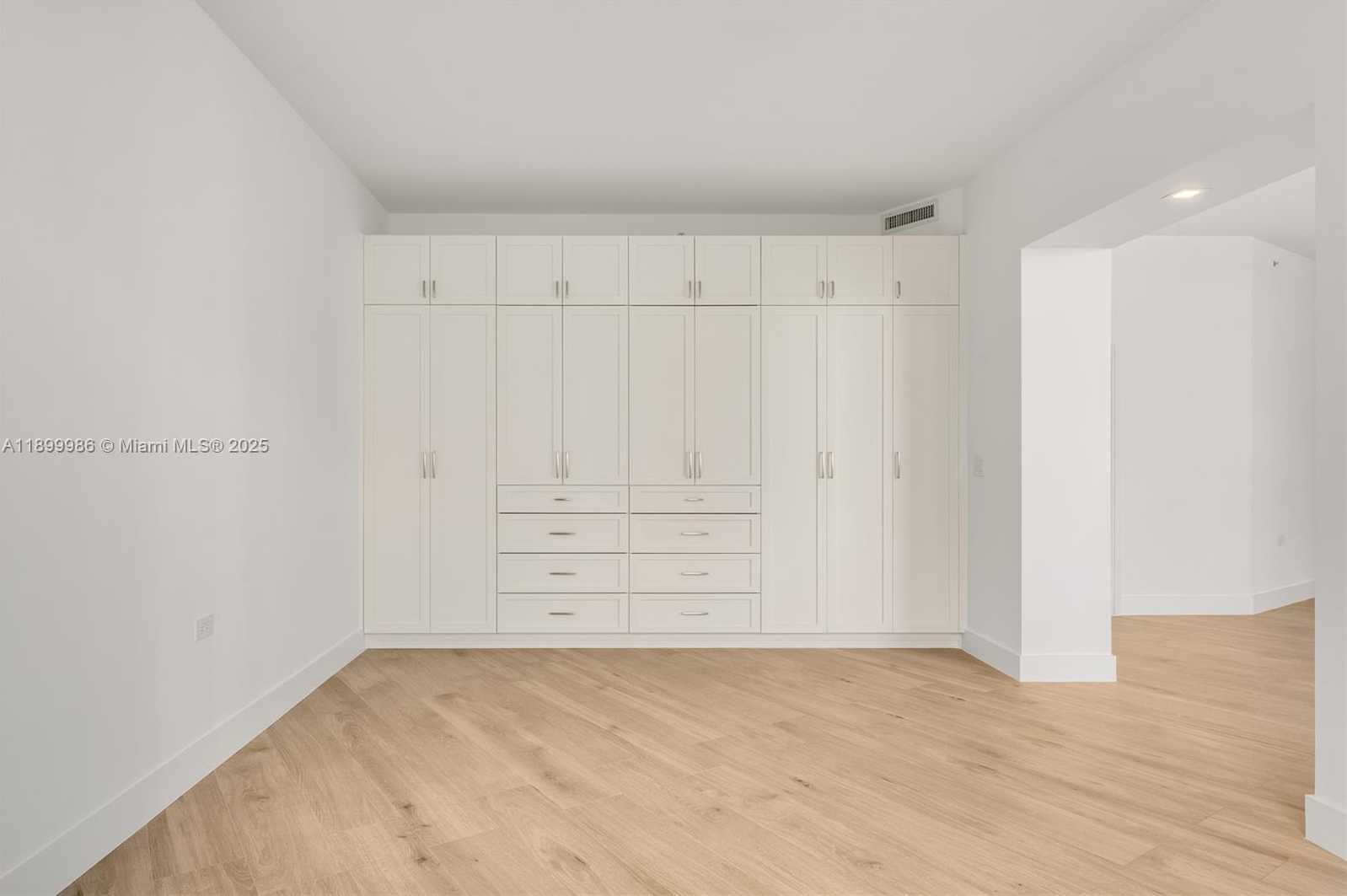 Small Image of 848 BRICKELL KEY DR #204, Miami Number 24