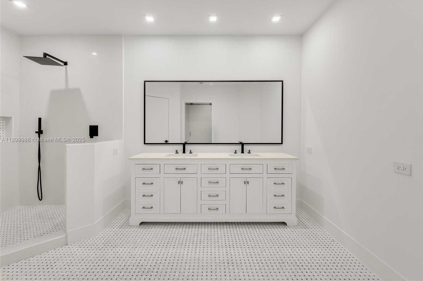 Small Image of 848 BRICKELL KEY DR #204, Miami Number 29