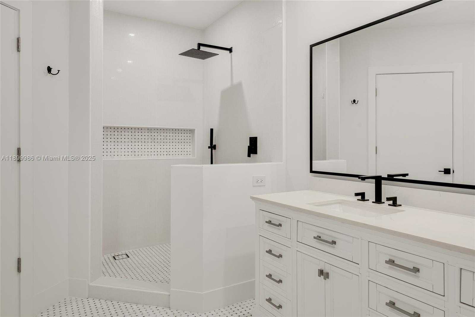 Small Image of 848 BRICKELL KEY DR #204, Miami Number 30