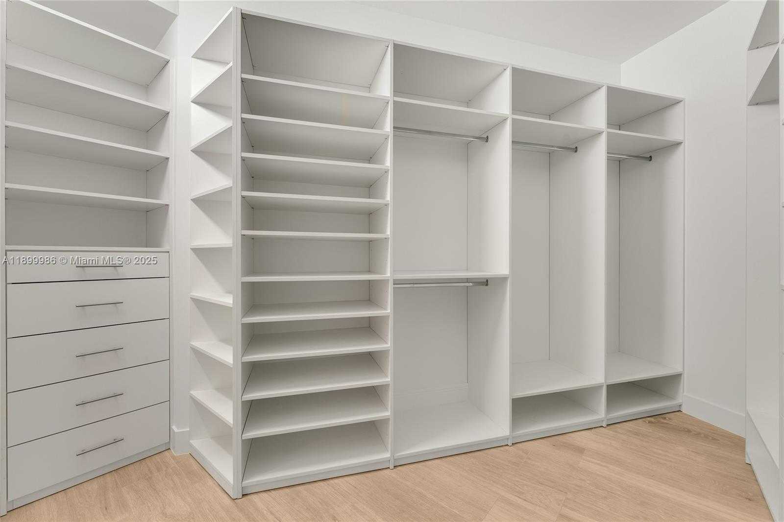 Small Image of 848 BRICKELL KEY DR #204, Miami Number 31