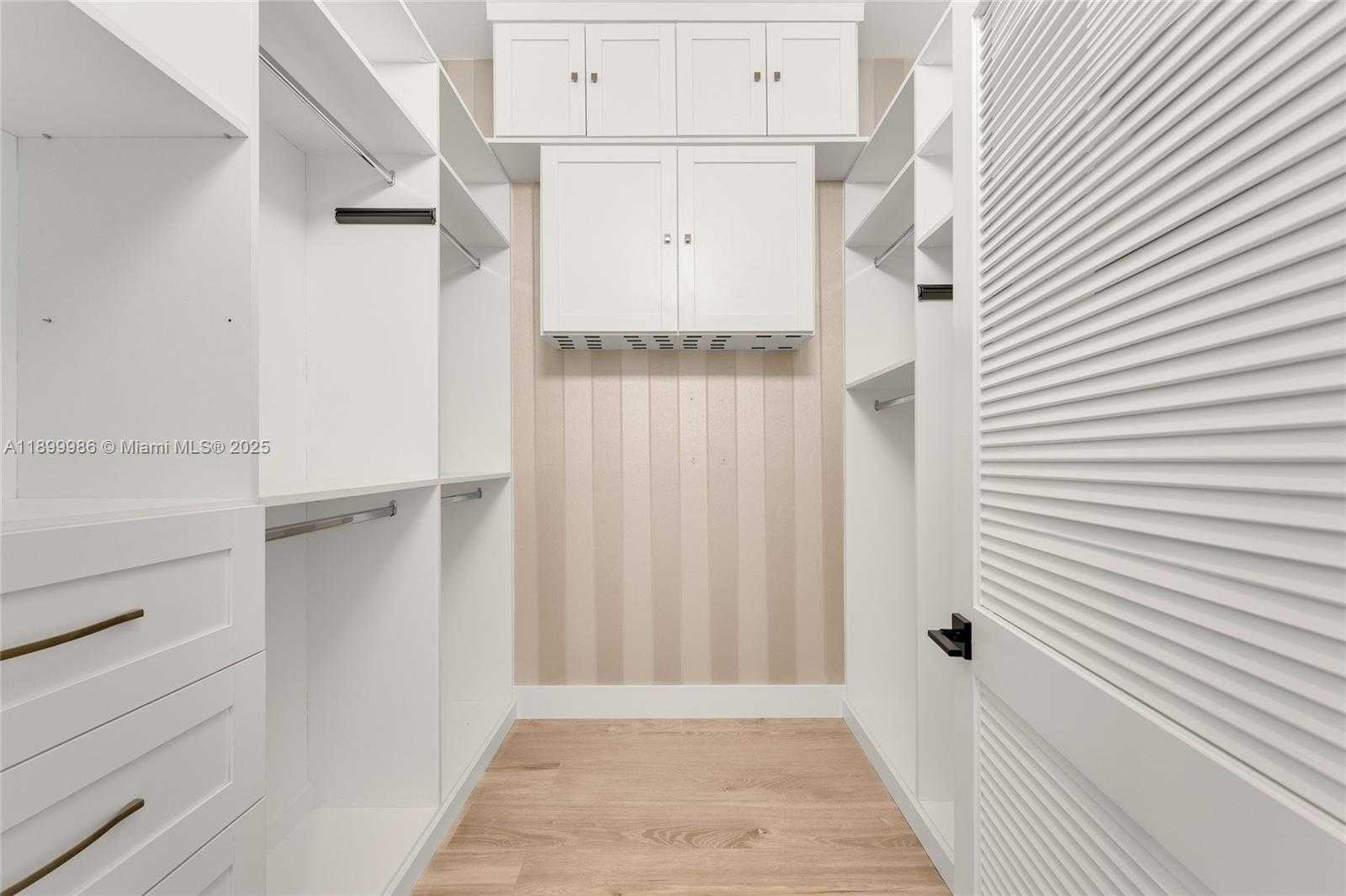 Small Image of 848 BRICKELL KEY DR #204, Miami Number 35