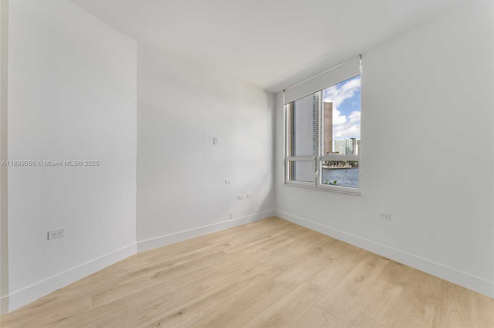 Small Image of 848 BRICKELL KEY DR #204, Miami Number 36