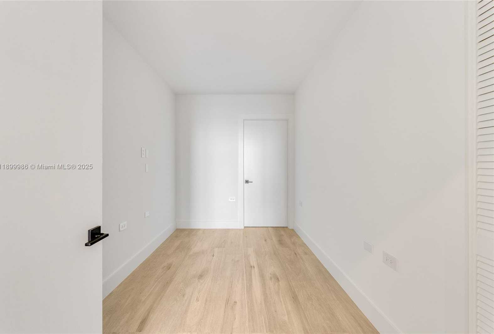 Small Image of 848 BRICKELL KEY DR #204, Miami Number 39