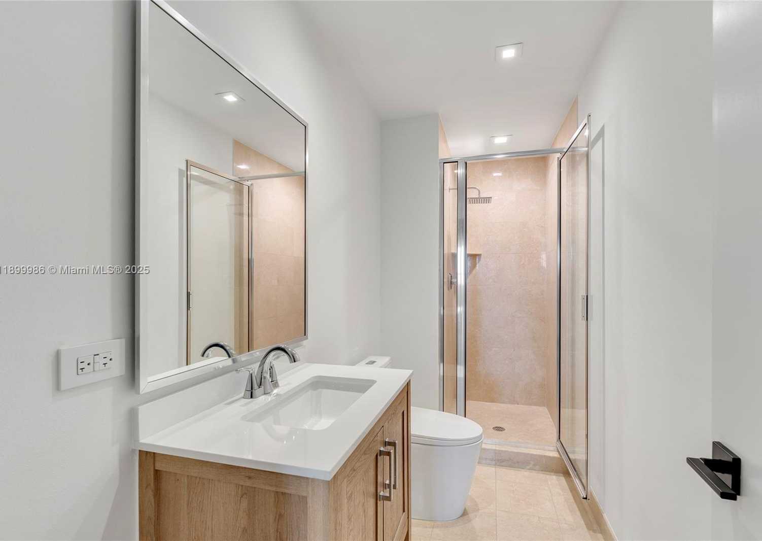 Small Image of 848 BRICKELL KEY DR #204, Miami Number 40