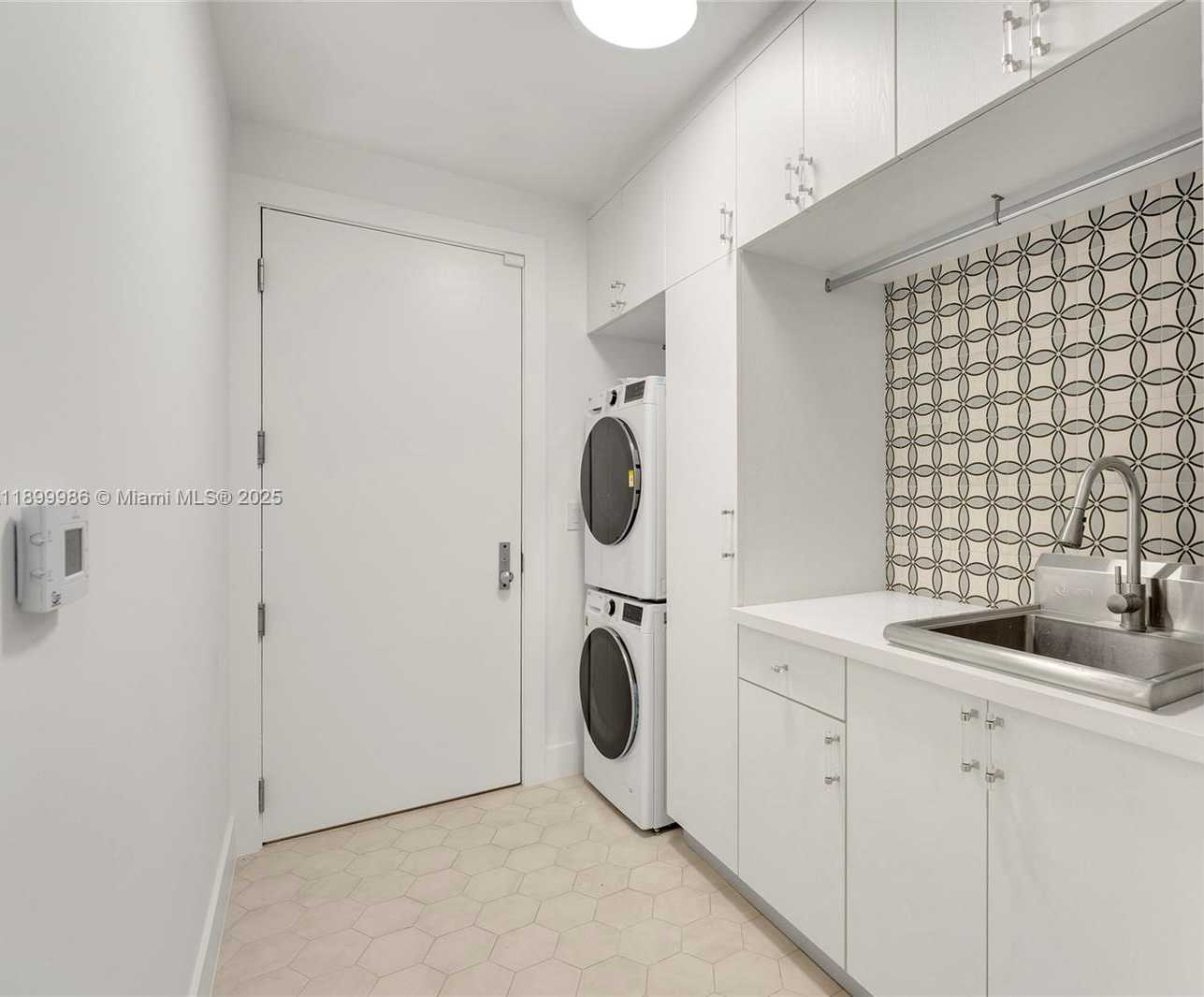 Small Image of 848 BRICKELL KEY DR #204, Miami Number 41