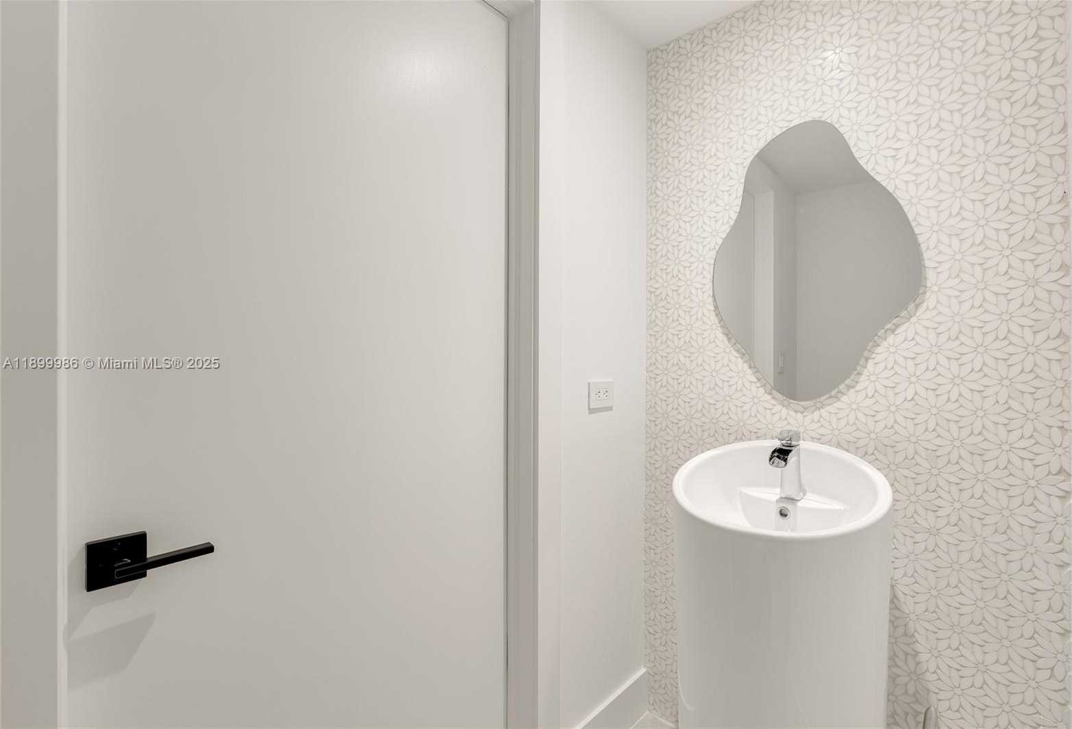 Small Image of 848 BRICKELL KEY DR #204, Miami Number 42