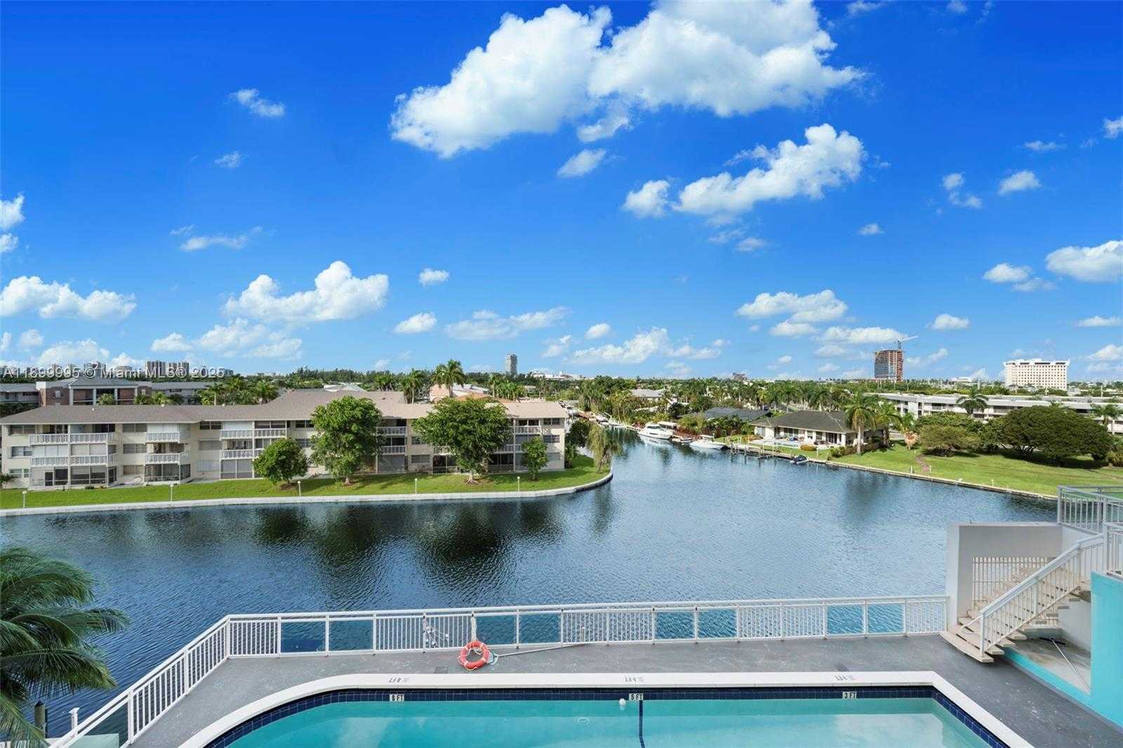 Small Image of 437 GOLDEN ISLES DR #5J, Hallandale Beach Number 2