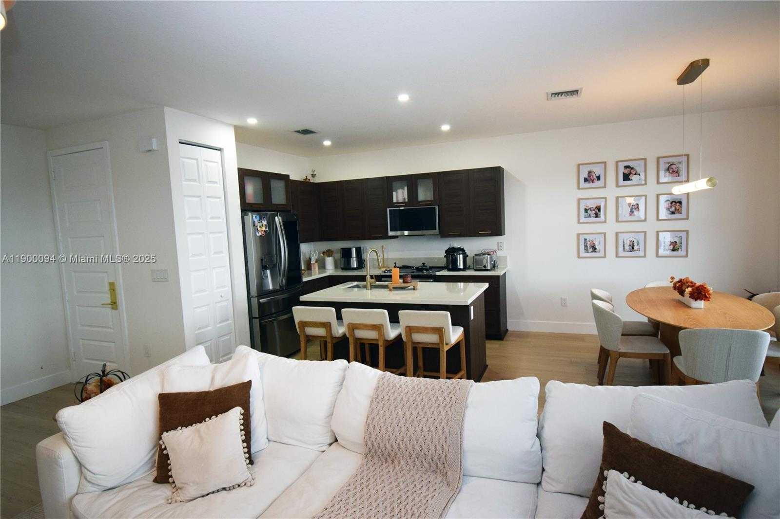 Small Image of 15593 NORTH WEST 91ST CT, Miami Lakes Number 11