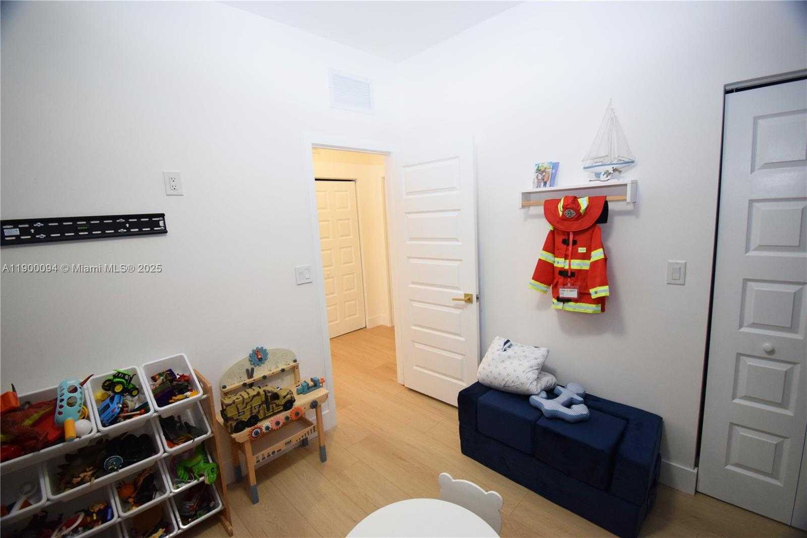 Small Image of 15593 NORTH WEST 91ST CT, Miami Lakes Number 25