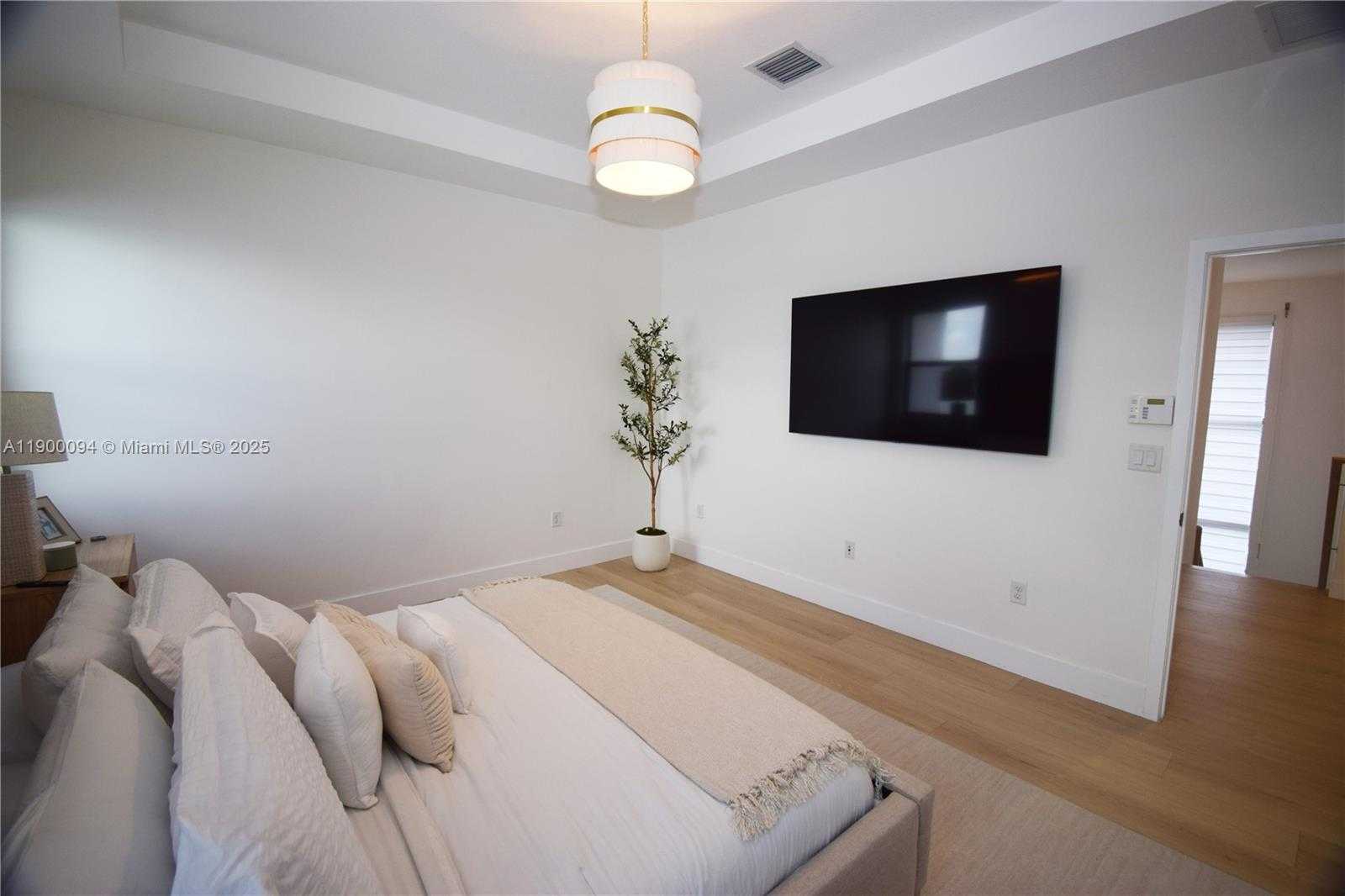 Small Image of 15593 NORTH WEST 91ST CT, Miami Lakes Number 35