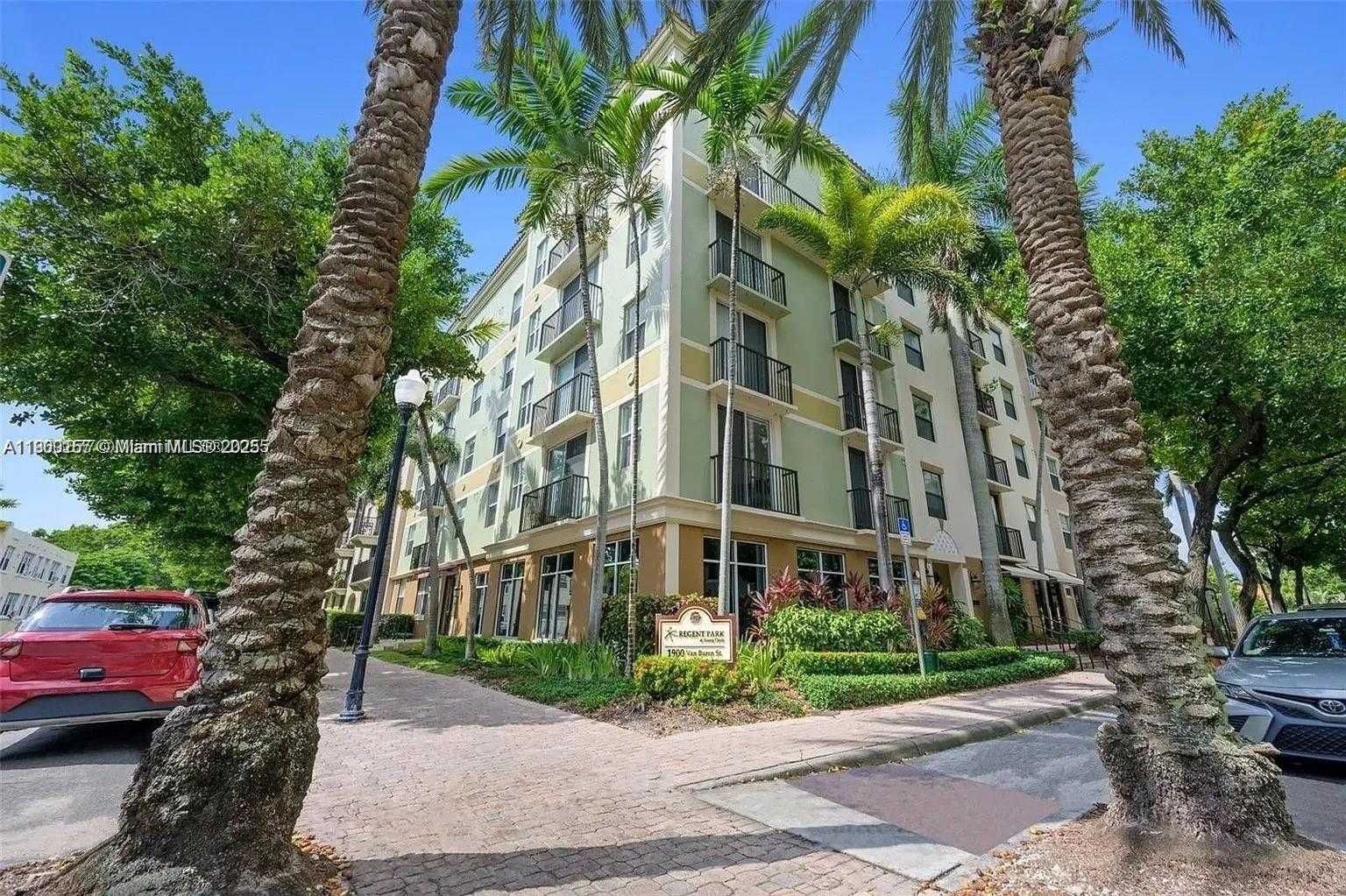 Small Image of 1900 VAN BUREN ST #206B, Hollywood Number 39