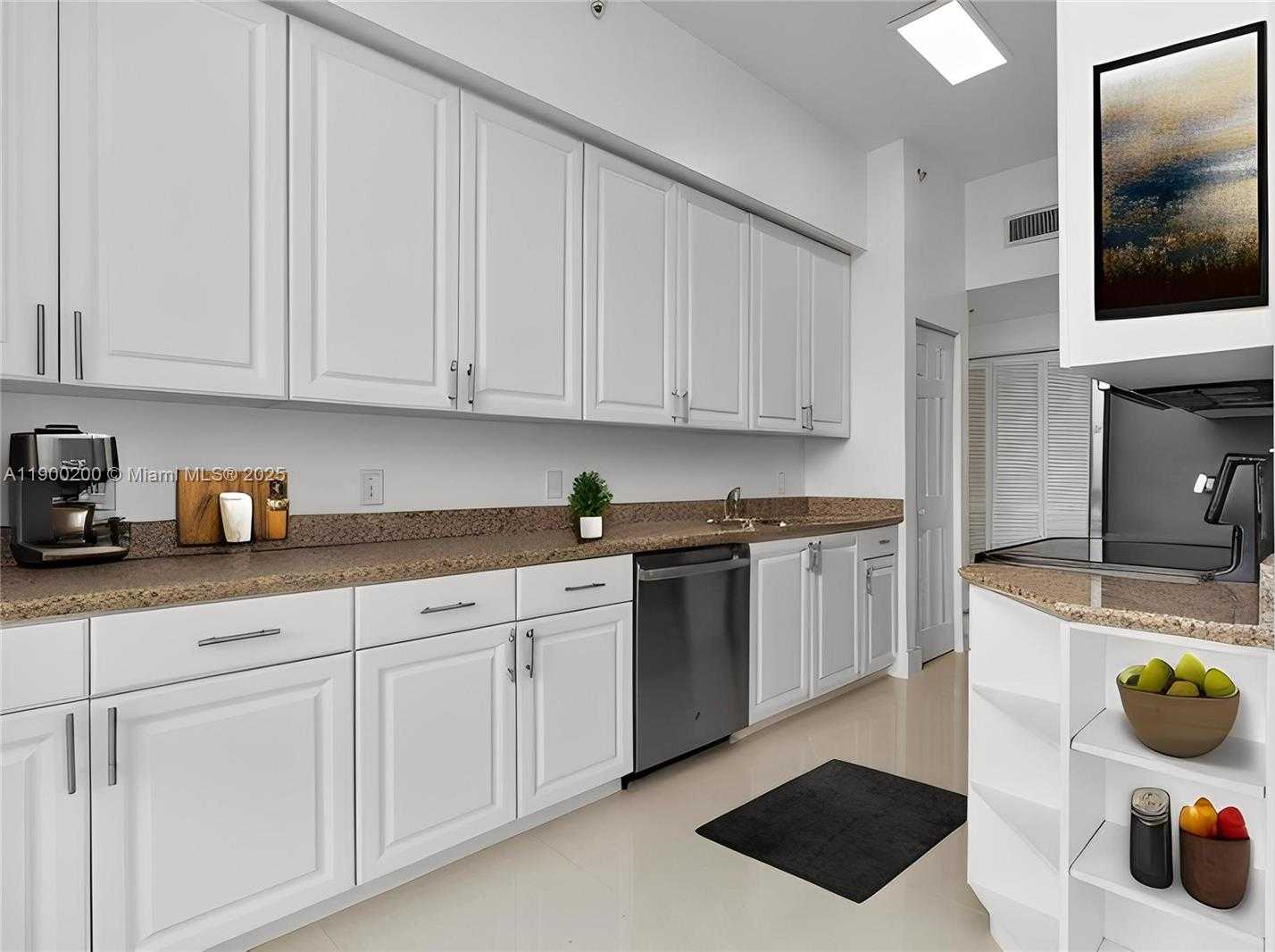 Small Image of 1155 BRICKELL BAY DR #PH202, Miami Number 6