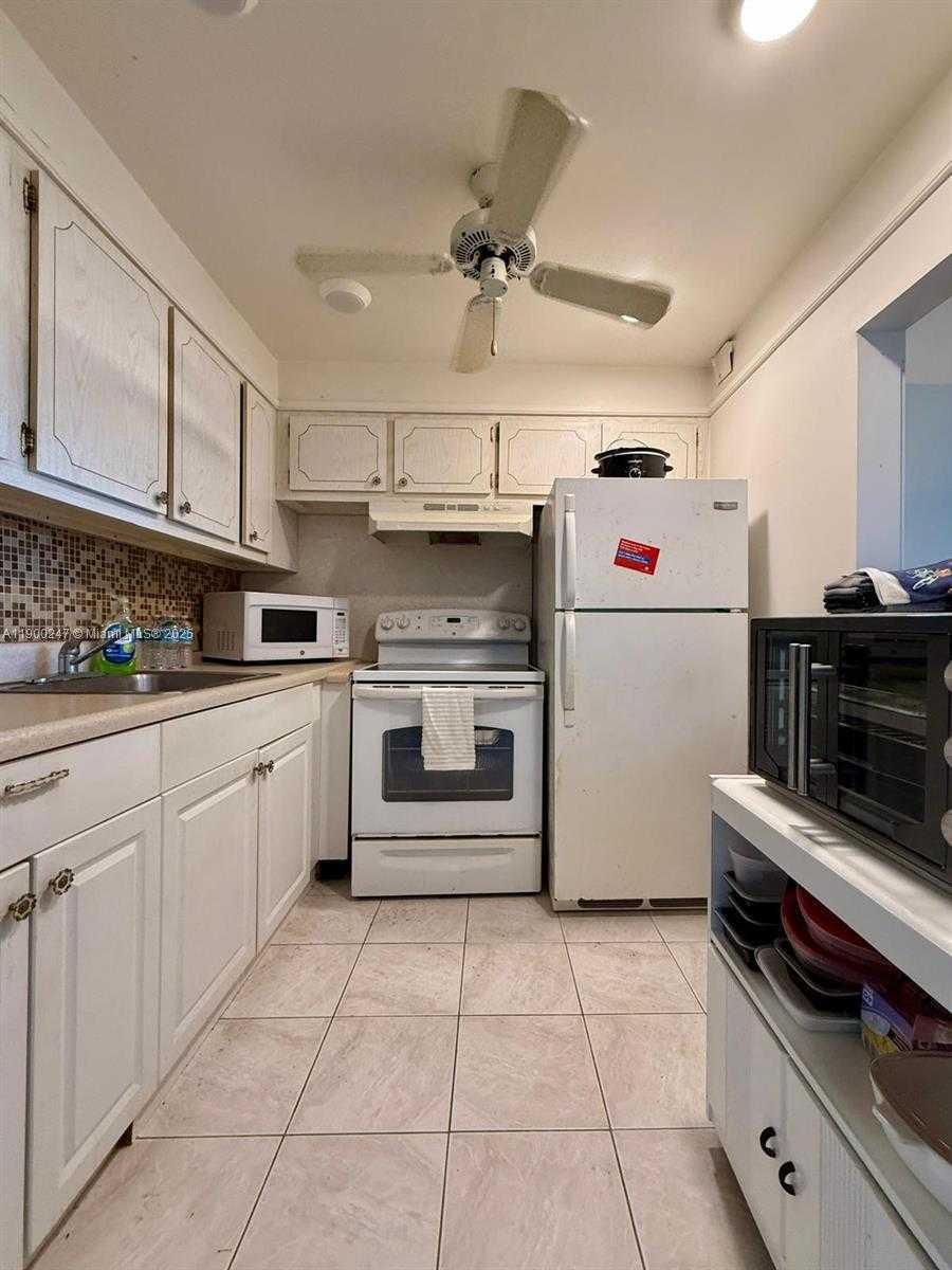 Small Image of 303 PRESTON H #303, Boca Raton Number 11