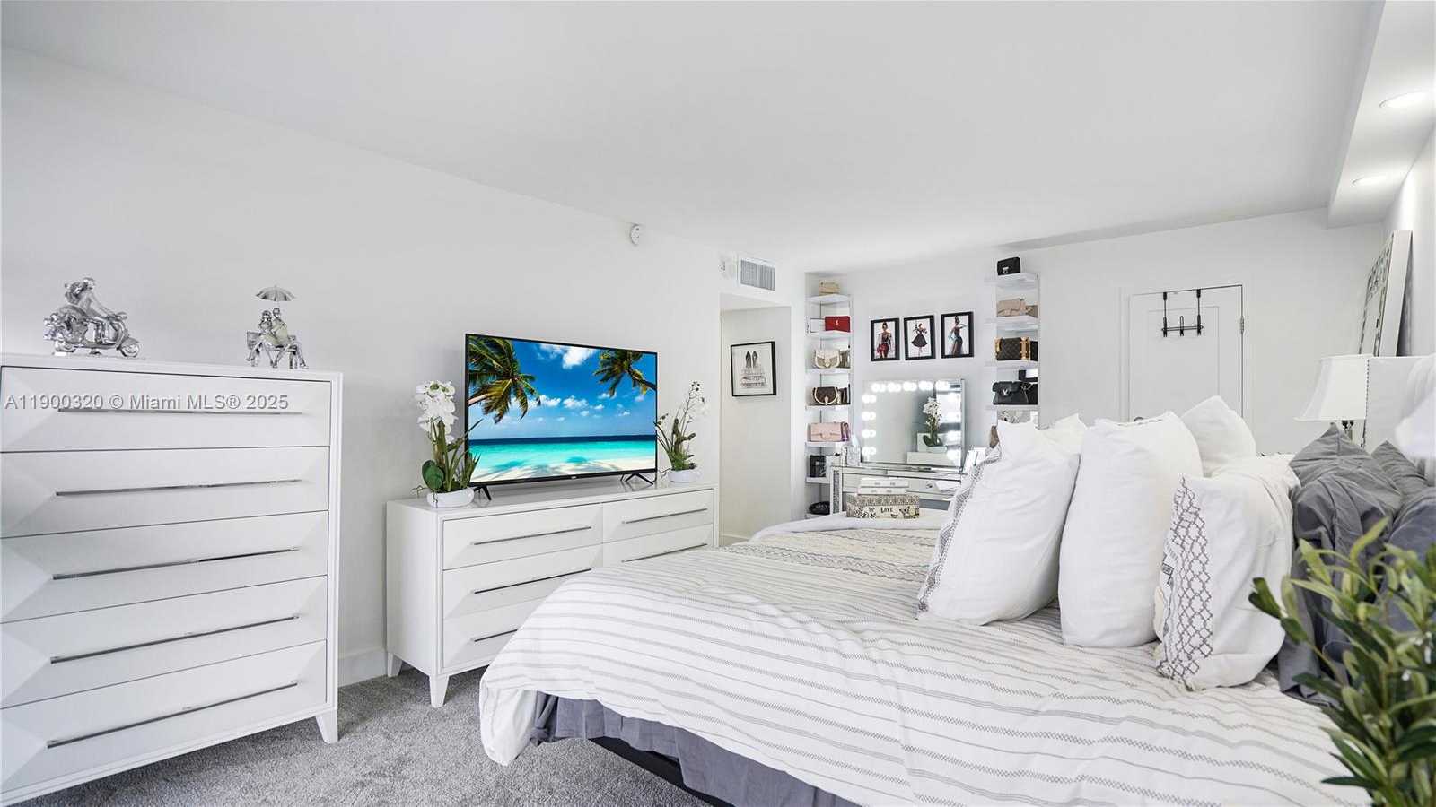 Small Image of 2017 SOUTH OCEAN DR #1510, Hallandale Beach Number 17