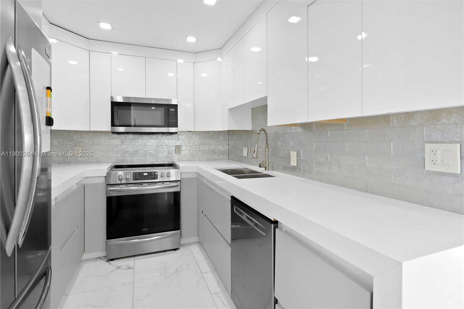 Small Image of 3675 NORTH COUNTRY CLUB DR #2008, Aventura Number 13