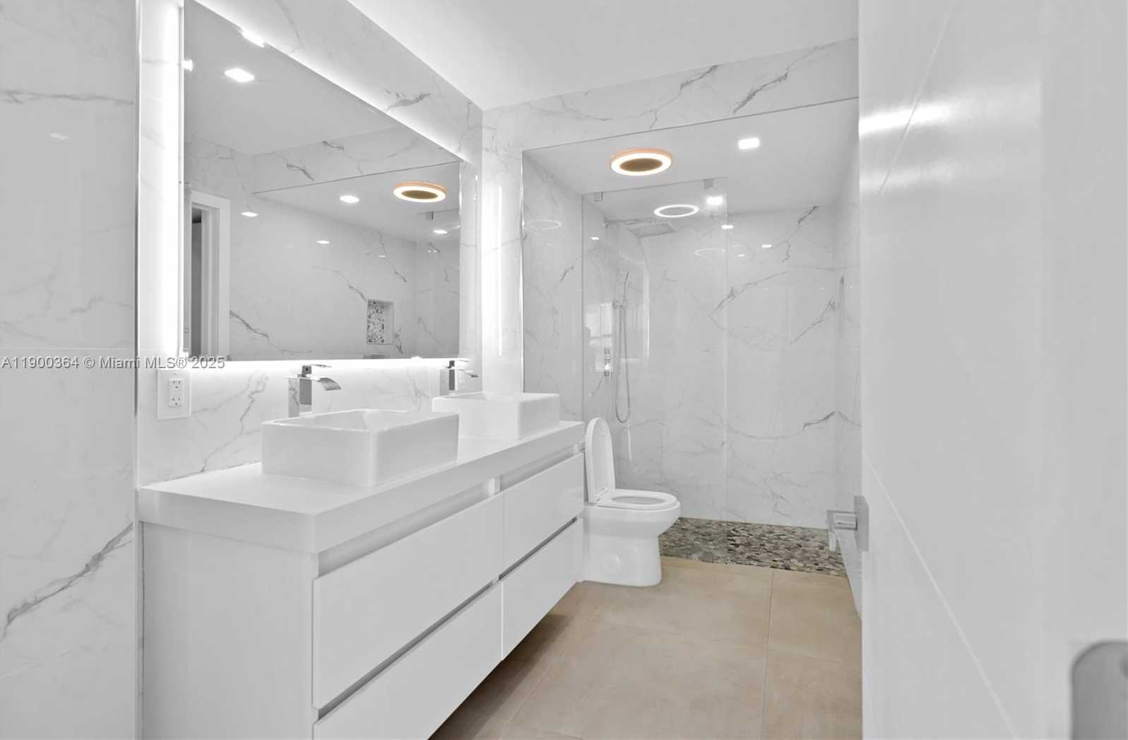 Small Image of 3675 NORTH COUNTRY CLUB DR #2008, Aventura Number 23