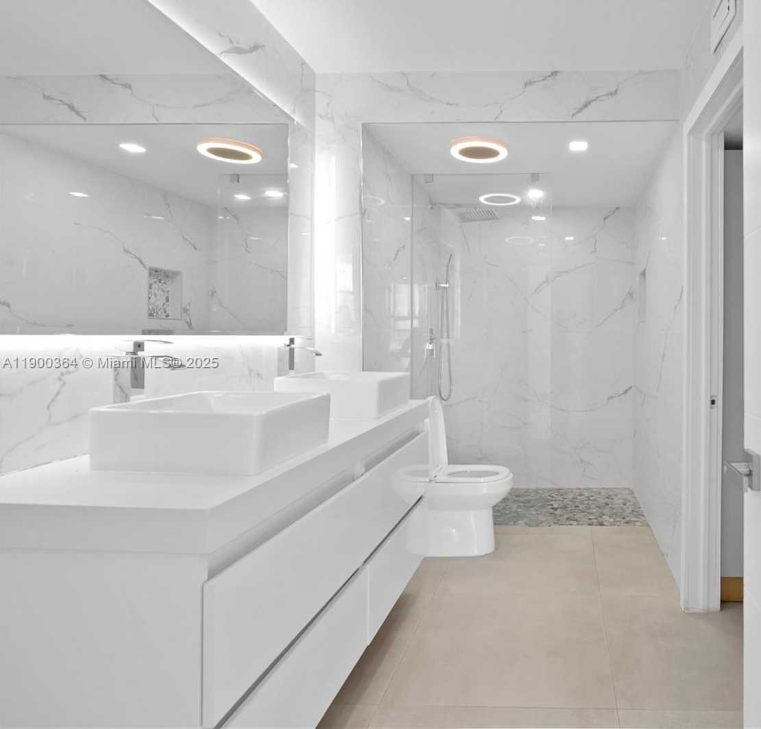 Small Image of 3675 NORTH COUNTRY CLUB DR #2008, Aventura Number 24