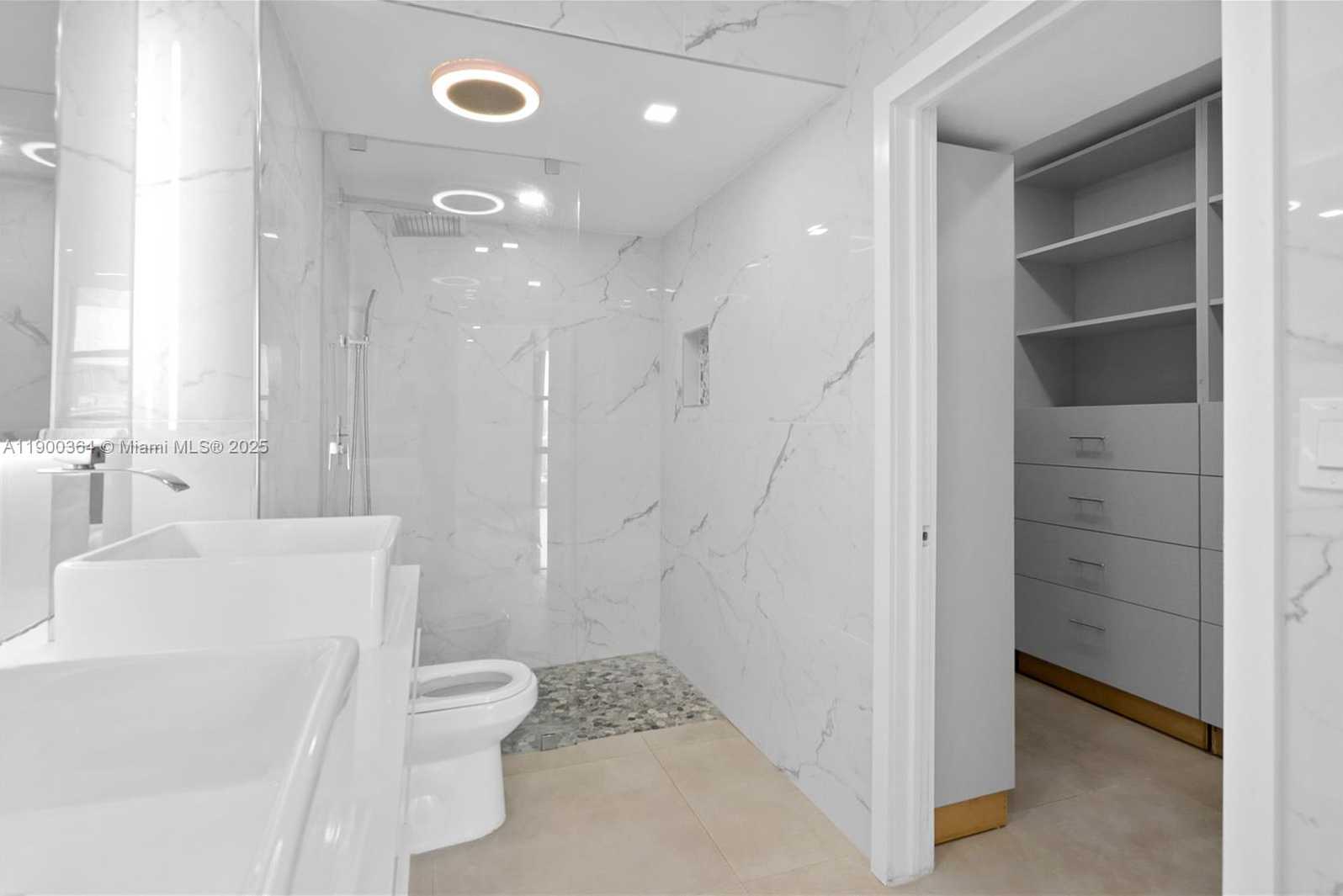 Small Image of 3675 NORTH COUNTRY CLUB DR #2008, Aventura Number 25