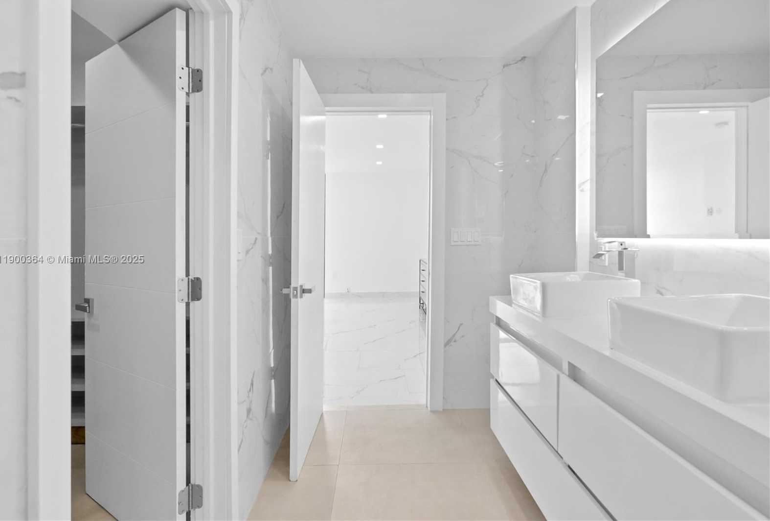 Small Image of 3675 NORTH COUNTRY CLUB DR #2008, Aventura Number 27