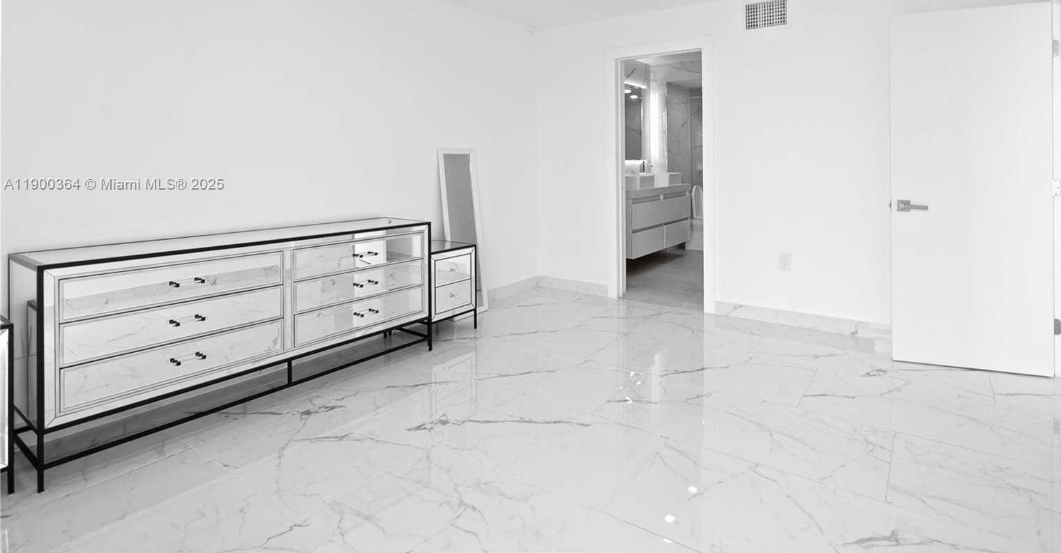 Small Image of 3675 NORTH COUNTRY CLUB DR #2008, Aventura Number 32