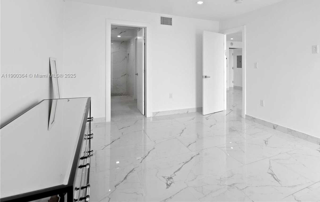 Small Image of 3675 NORTH COUNTRY CLUB DR #2008, Aventura Number 33