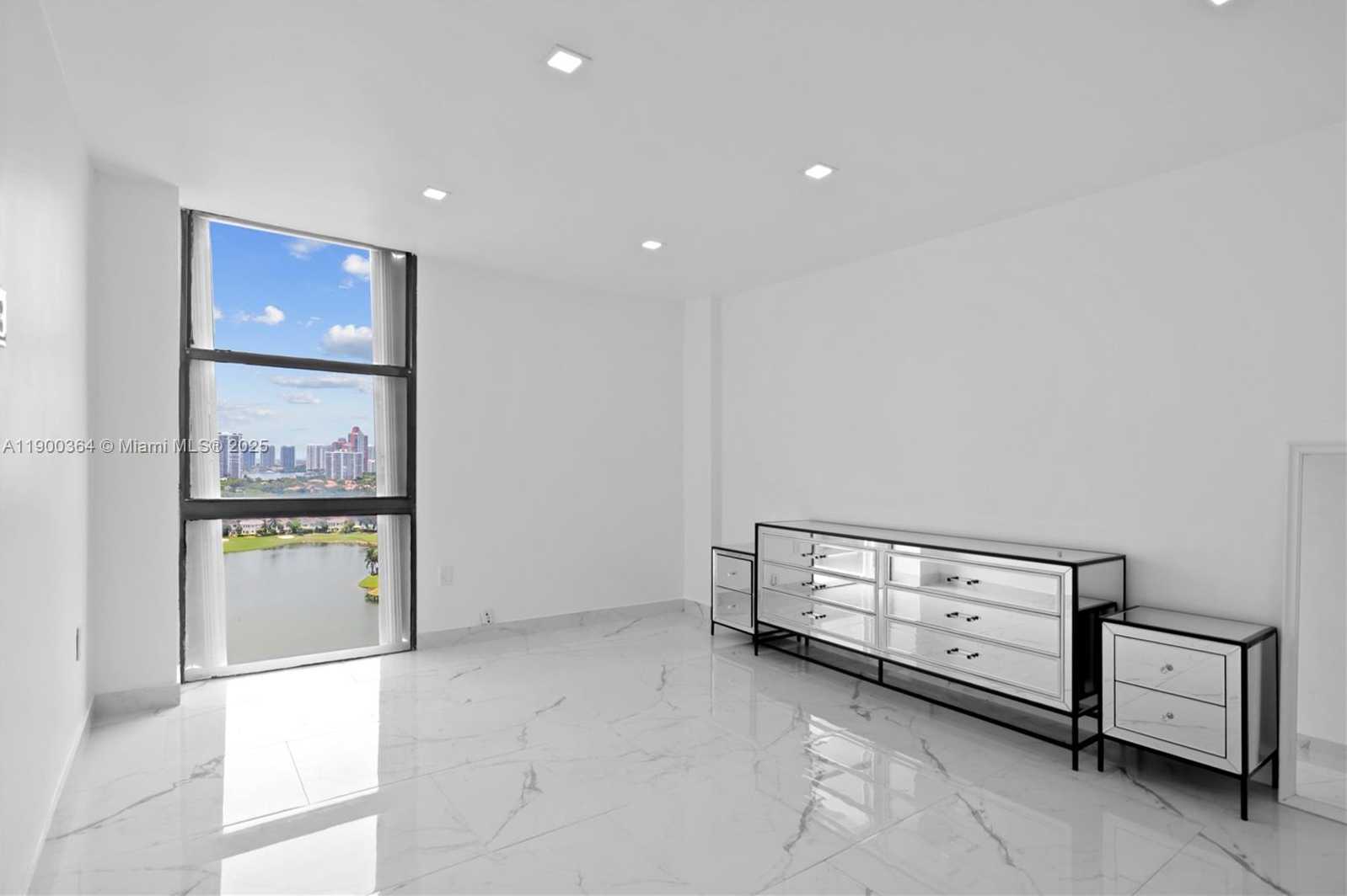 Small Image of 3675 NORTH COUNTRY CLUB DR #2008, Aventura Number 37