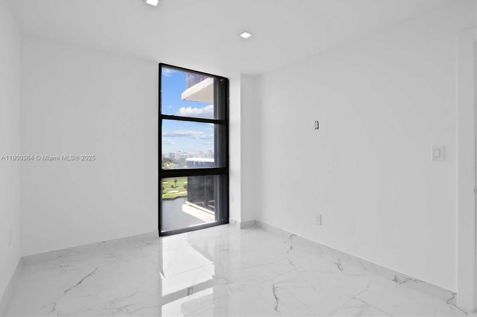 Small Image of 3675 NORTH COUNTRY CLUB DR #2008, Aventura Number 38