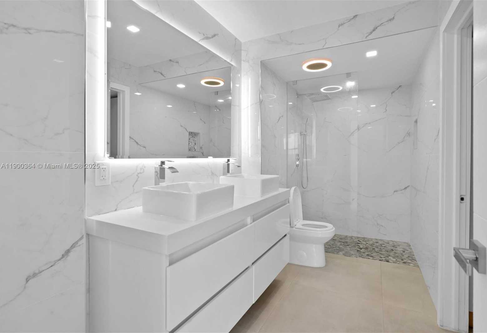 Small Image of 3675 NORTH COUNTRY CLUB DR #2008, Aventura Number 4