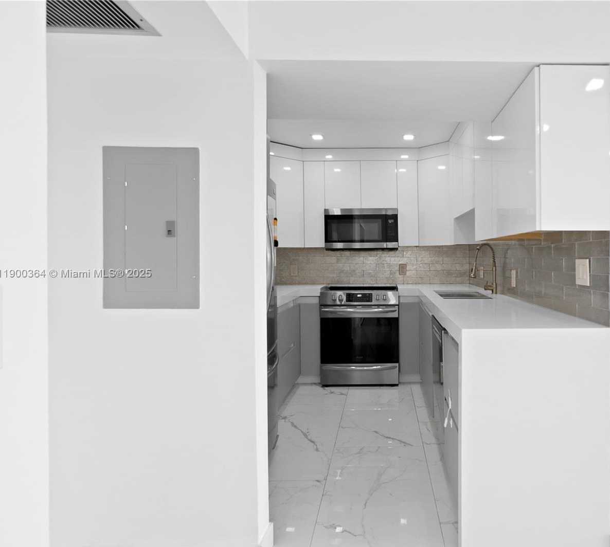 Small Image of 3675 NORTH COUNTRY CLUB DR #2008, Aventura Number 46