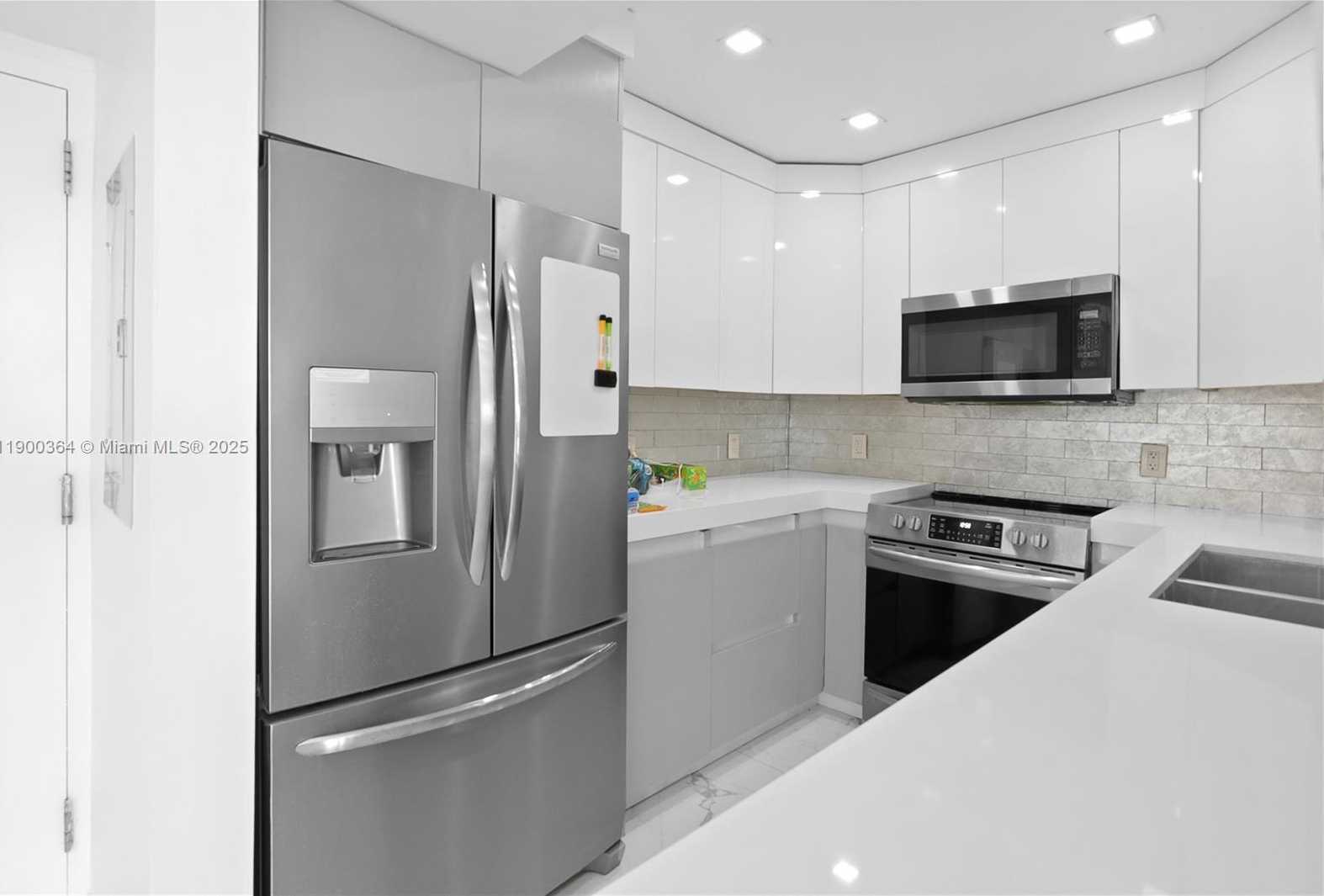 Small Image of 3675 NORTH COUNTRY CLUB DR #2008, Aventura Number 47