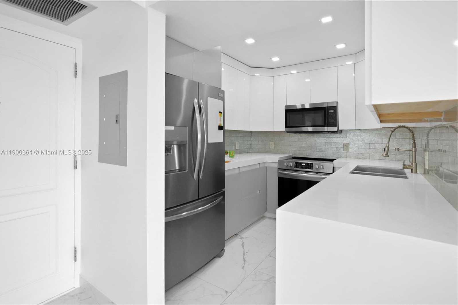 Small Image of 3675 NORTH COUNTRY CLUB DR #2008, Aventura Number 48