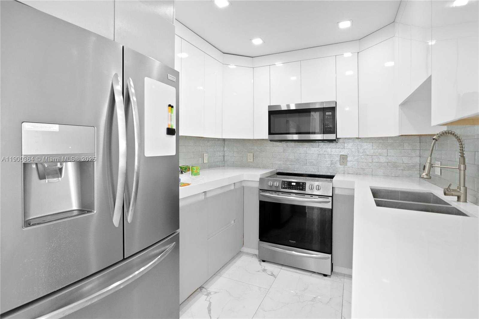 Small Image of 3675 NORTH COUNTRY CLUB DR #2008, Aventura Number 5