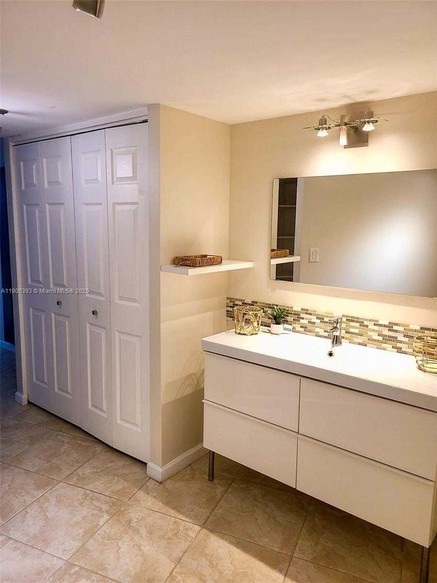 Small Image of 3475 NORTH COUNTRY CLUB DR #115, Aventura Number 17