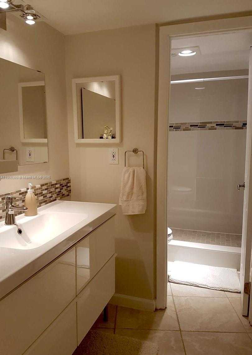 Small Image of 3475 NORTH COUNTRY CLUB DR #115, Aventura Number 19