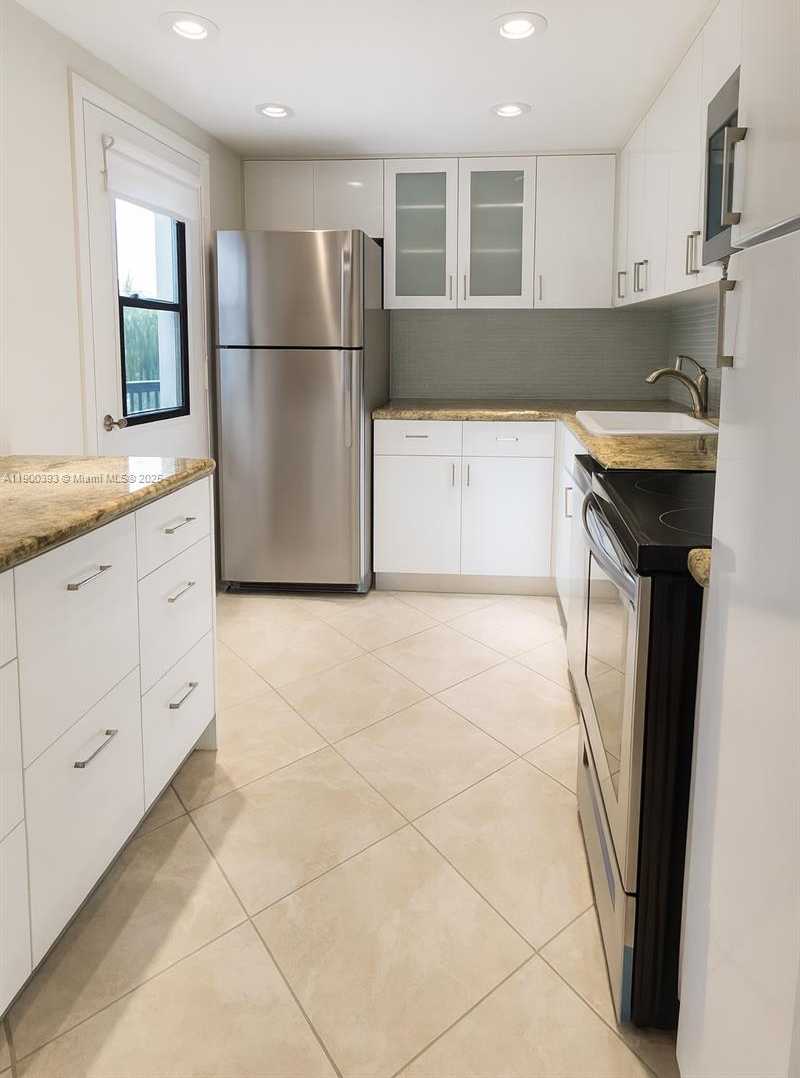 Small Image of 3475 NORTH COUNTRY CLUB DR #115, Aventura Number 2