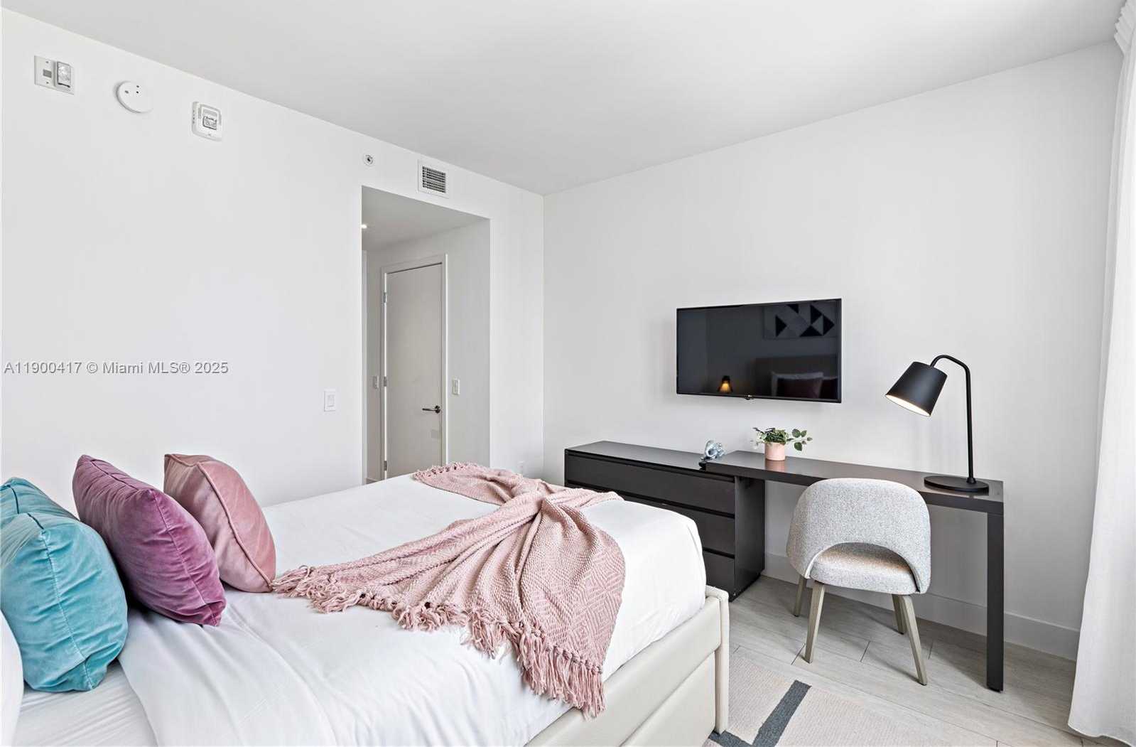 Small Image of 4010 SOUTH OCEAN DR #R1701, Hollywood Number 16