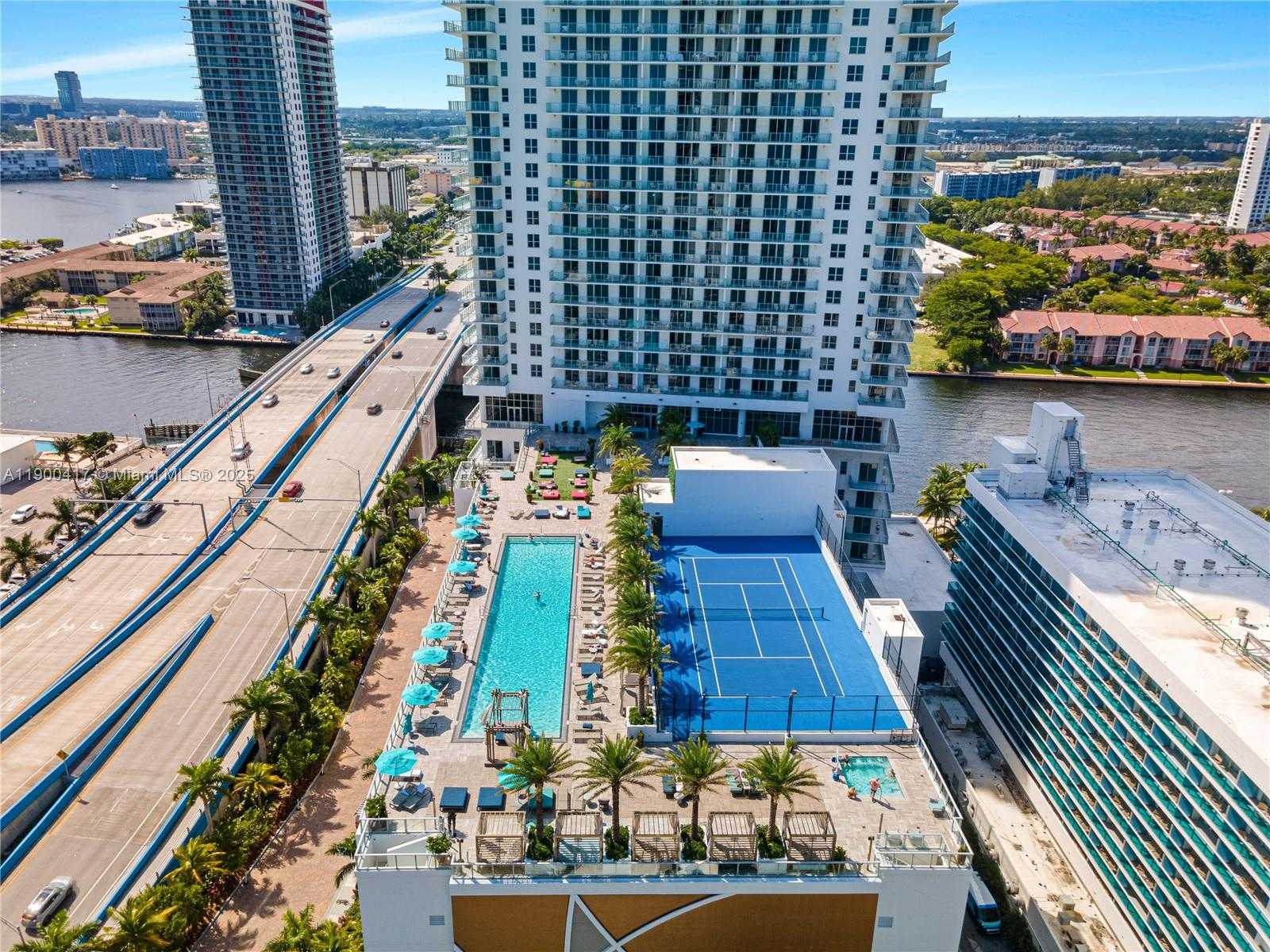 Small Image of 4010 SOUTH OCEAN DR #R1701, Hollywood Number 3