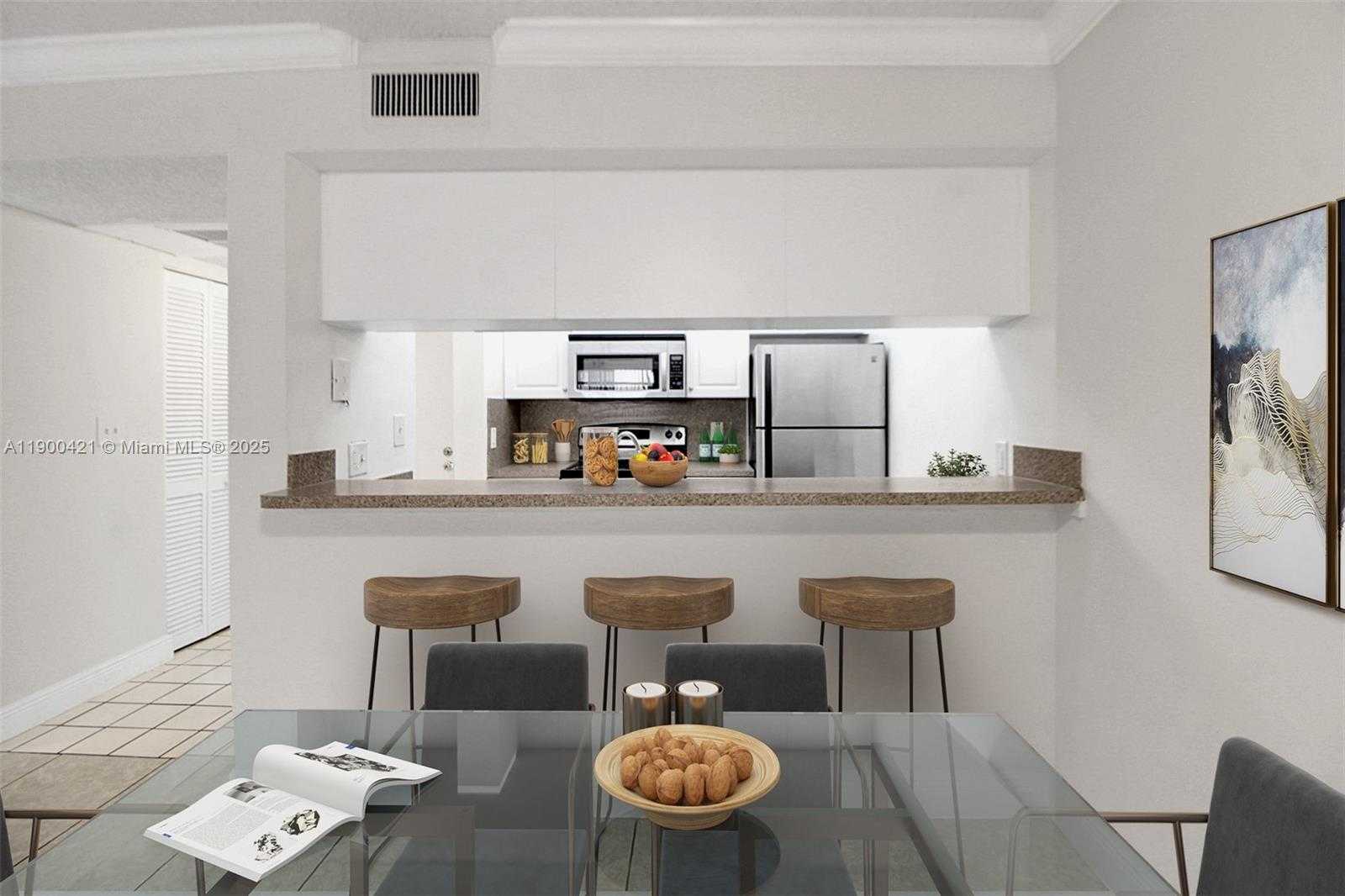 Small Image of 8160 GENEVA CT #314, Doral Number 19