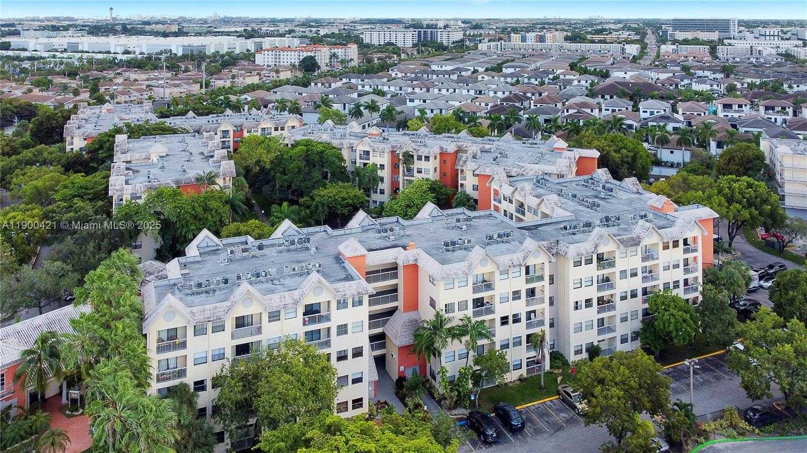 Small Image of 8160 GENEVA CT #314, Doral Number 3