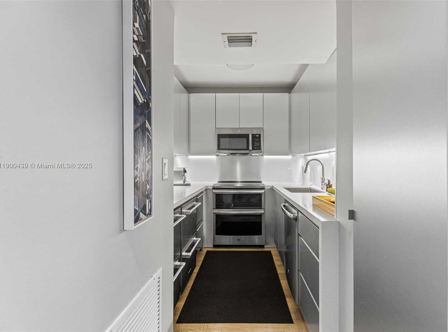 Small Image of 800 WEST AVE #PH22, Miami Beach Number 22