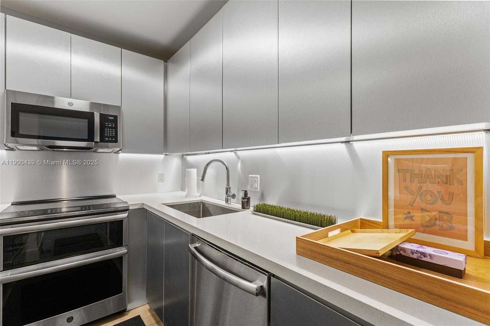 Small Image of 800 WEST AVE #PH22, Miami Beach Number 24