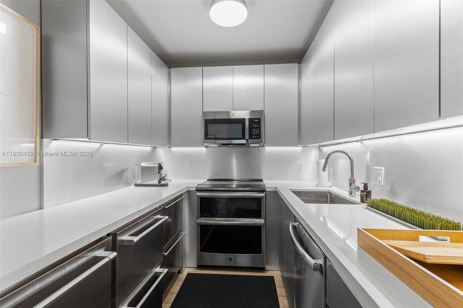 Small Image of 800 WEST AVE #PH22, Miami Beach Number 27