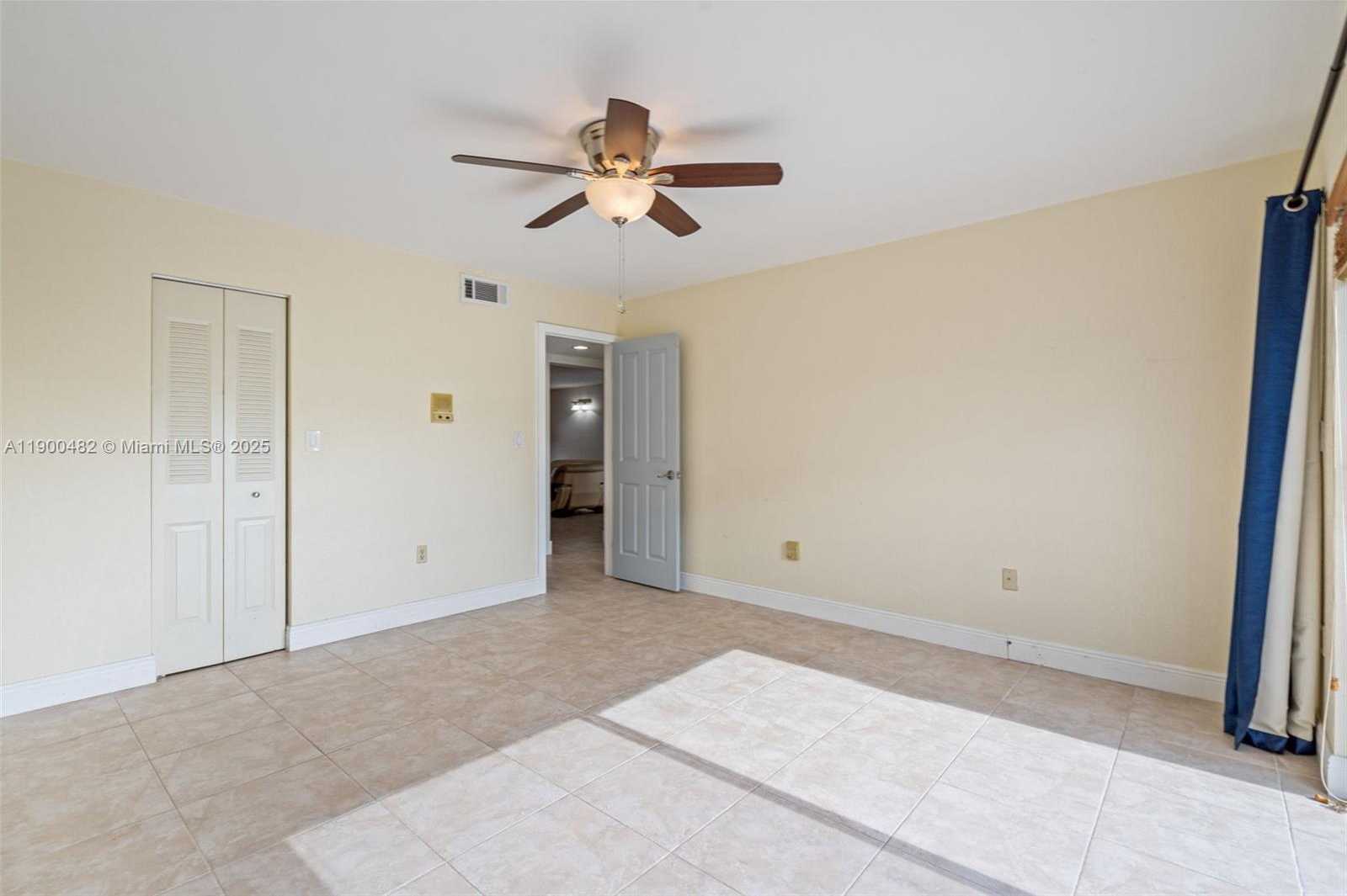 Small Image of 19435 EAST LAKE DR, Hialeah Number 20