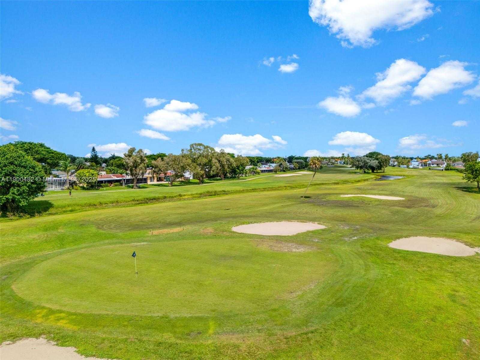 Small Image of 19435 EAST LAKE DR, Hialeah Number 22