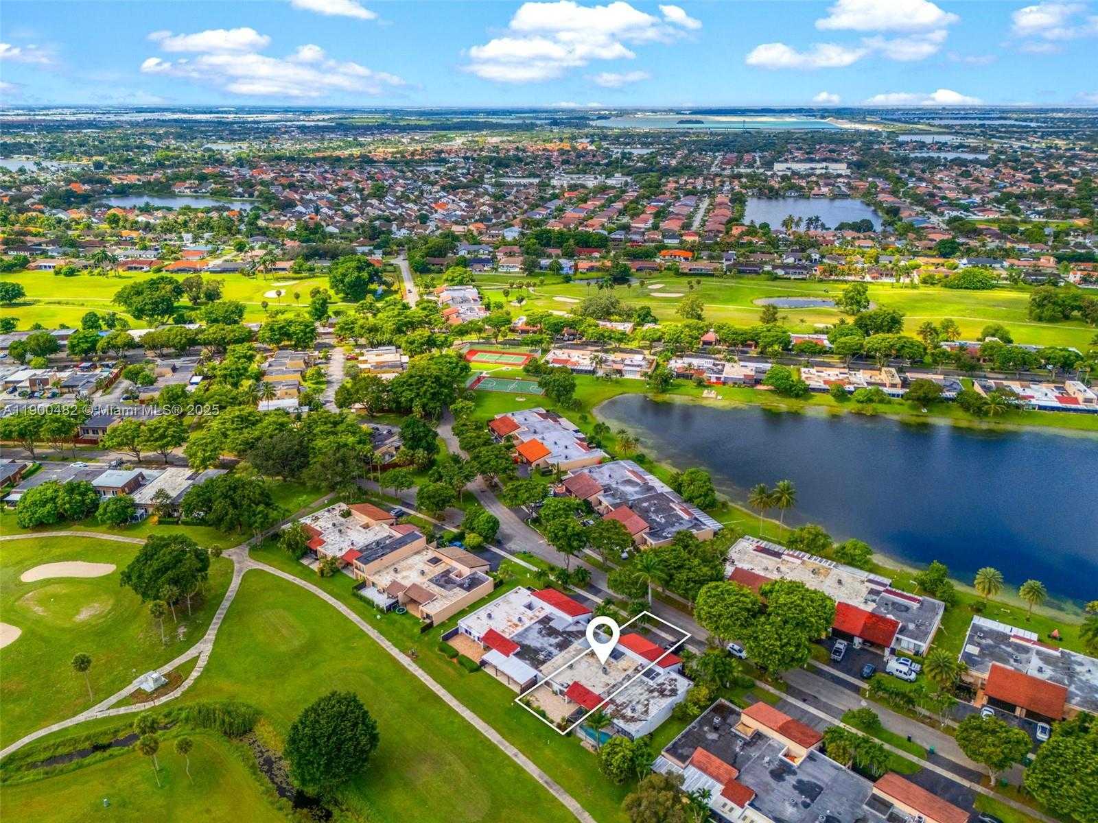 Small Image of 19435 EAST LAKE DR, Hialeah Number 27
