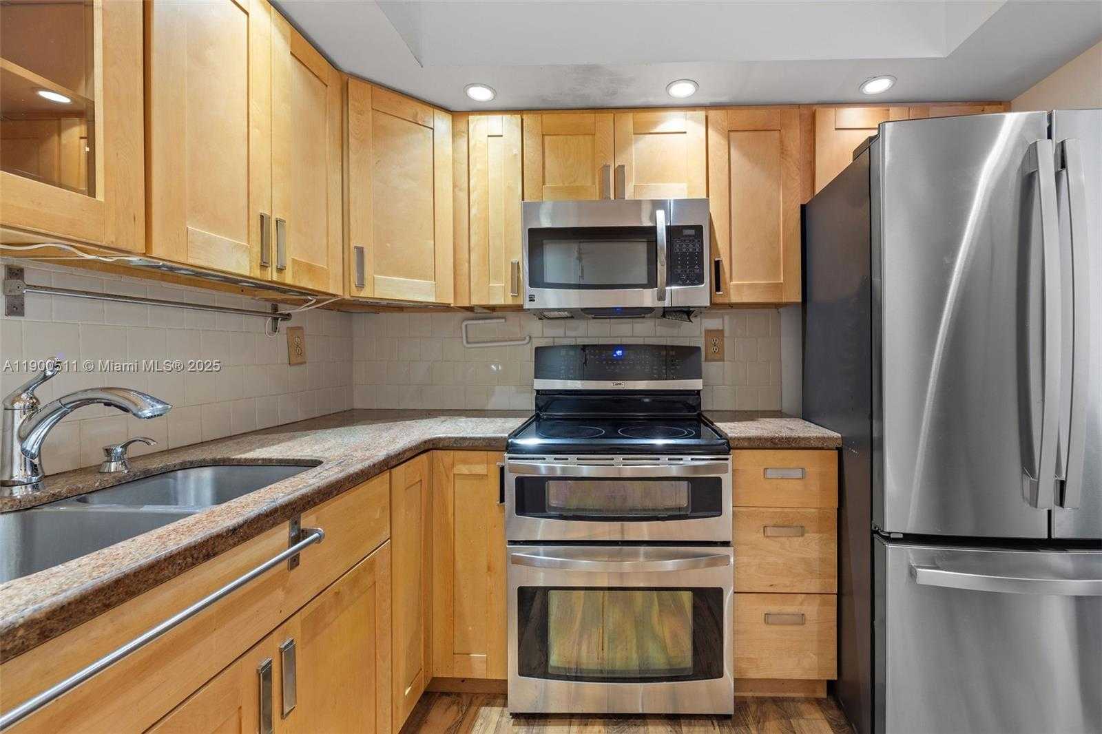 Small Image of 600 THREE ISLANDS BLVD #1008, Hallandale Beach Number 7